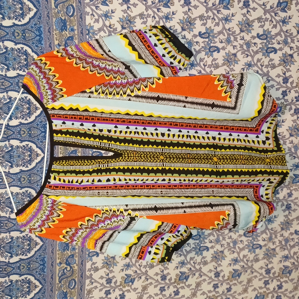 Pretty top. - Picture 3 of 5